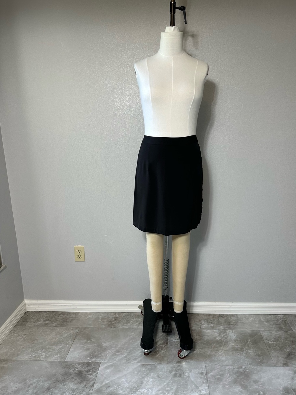 Classic Black Women's Mini Skirt Yoana Baraschi Skirt Size M Black Sequin  Light